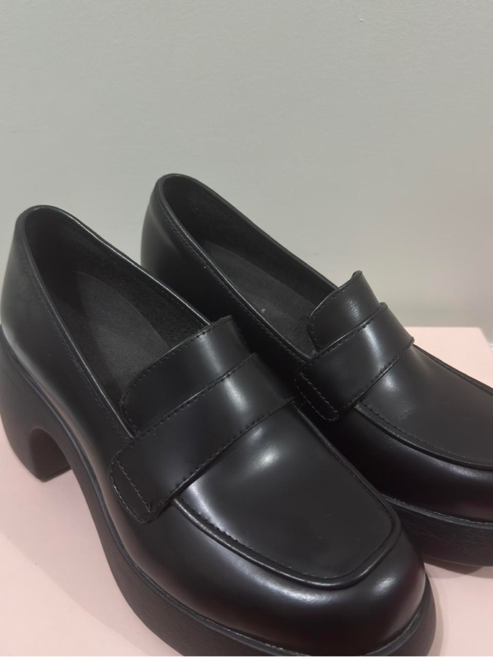 Camper Women's Thelma Loafers (Black)